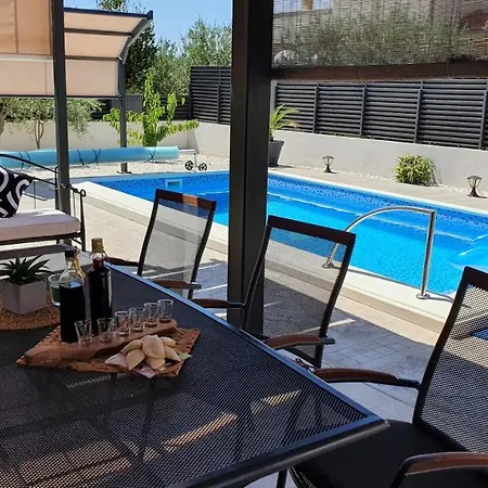 Villa Fides With Private Pool, Garden And Sea View