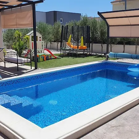 Fides With Private Pool, Garden And Sea View Villa Kaštel Novi