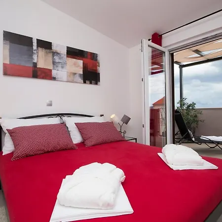 Villa Fides With Private Pool, Garden And Sea View