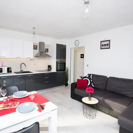 Fides With Private Pool, Garden And Sea View