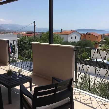 Villa Fides With Private Pool, Garden And Sea View Kaštel Novi