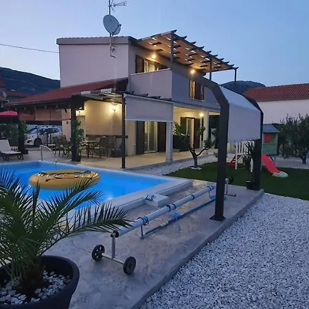 Fides With Private Pool, Garden And Sea View * Kaštel Novi