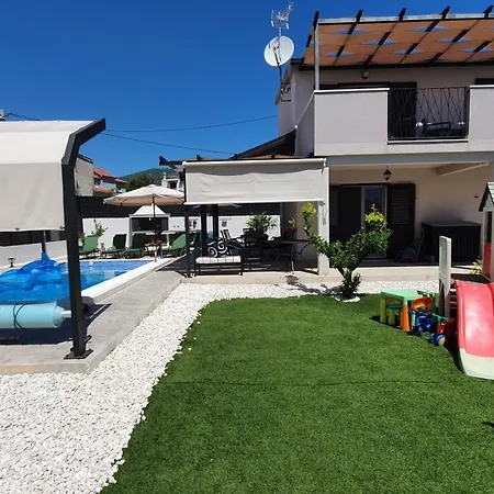 Villa Fides With Private Pool, Garden And Sea View