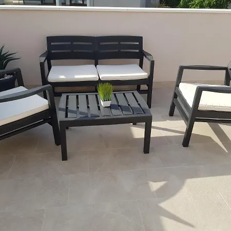 Fides With Private Pool, Garden And Sea View