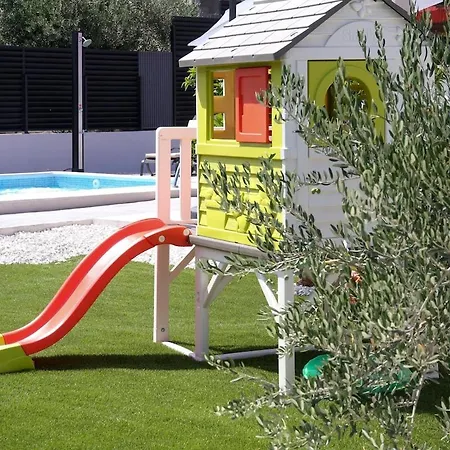 Villa Fides With Private Pool, Garden And Sea View