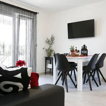 Fides With Private Pool, Garden And Sea View Villa Kaštel Novi