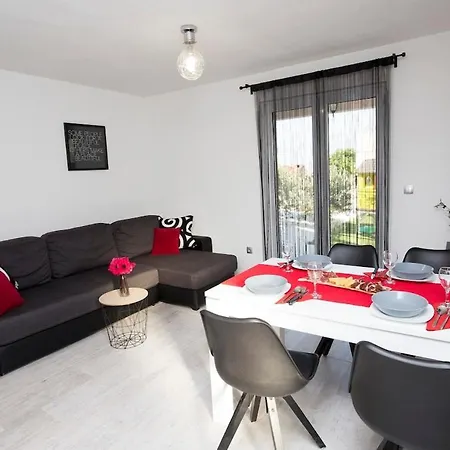 Villa Fides With Private Pool, Garden And Sea View Kaštel Novi