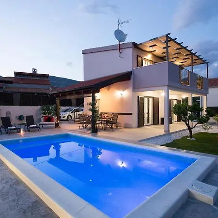 Fides With Private Pool, Garden And Sea View * Kaštel Novi