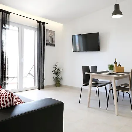 Fides With Private Pool, Garden And Sea View